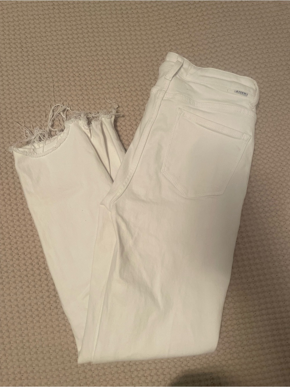 Risen Women's White Cropped Frayed-Hem Jeans